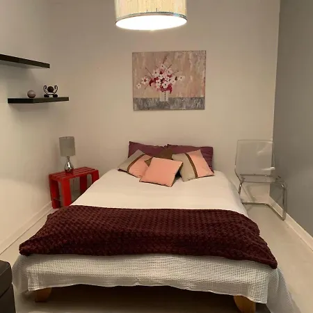 Joli F3 Dans L'annexe Du Chateau